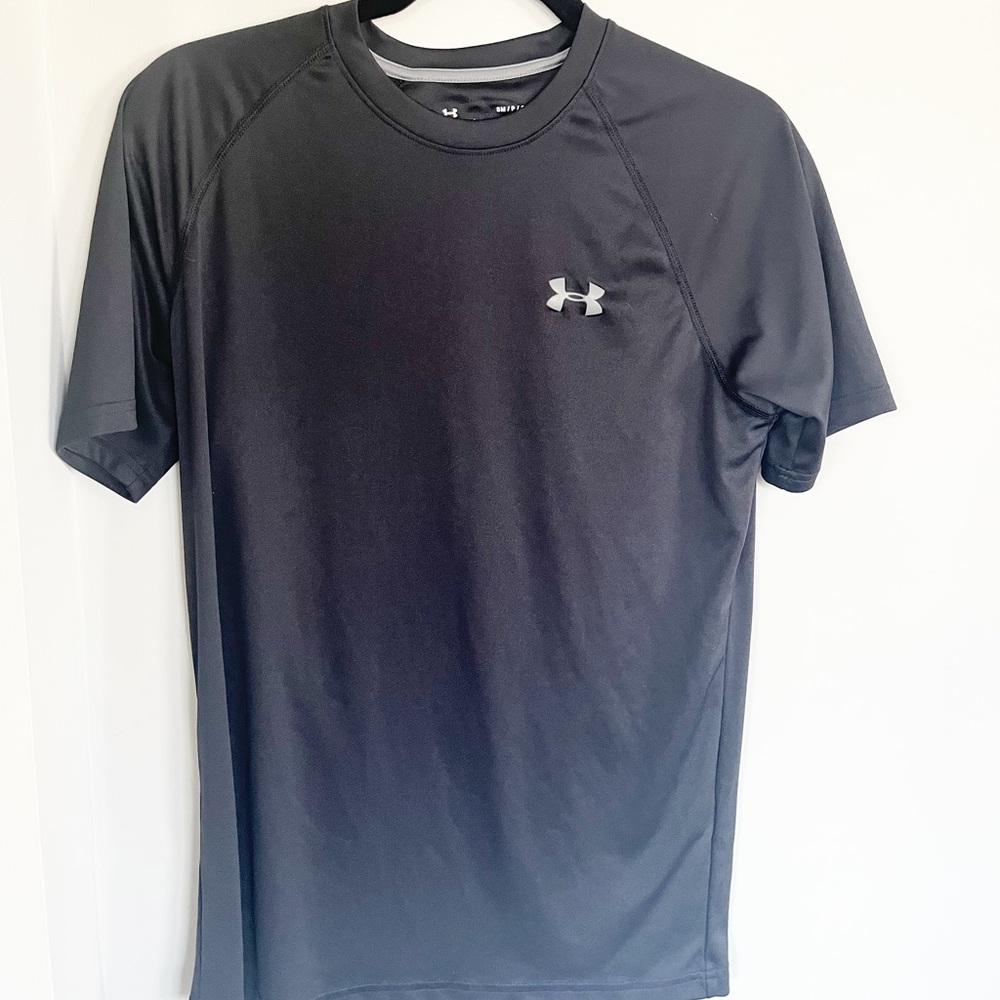 Men’s under Armour loose fit T-shirt, size small